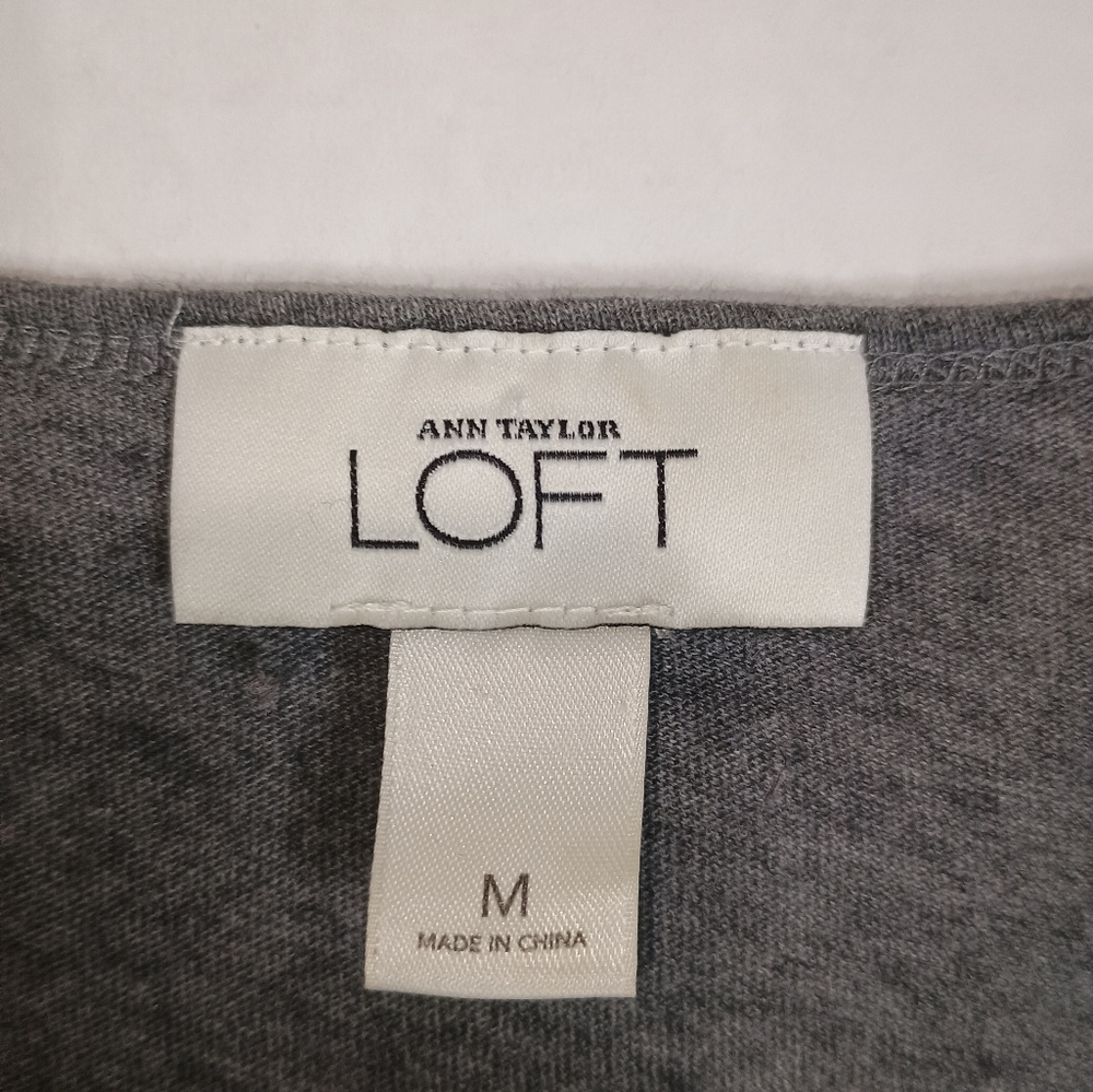 LOFT Gray Fitted Baby Doll Ribbed Cap Sleeve Blouse Size Medium - Picture 3 of 4